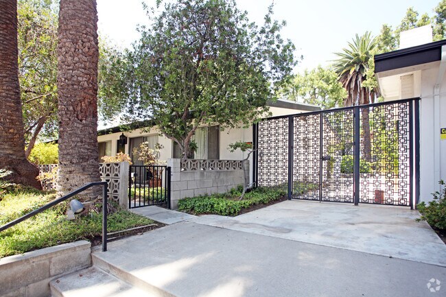 Primary Photo - 615-629 S Pasadena Ave