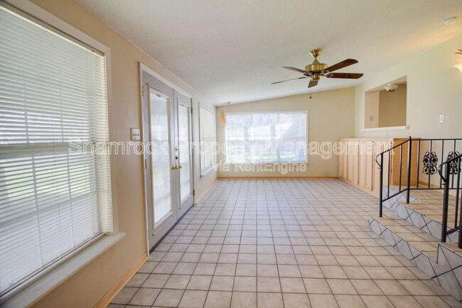 Building Photo - 315 Estates Dr