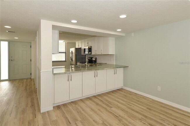 Building Photo - 300 Woodette Dr