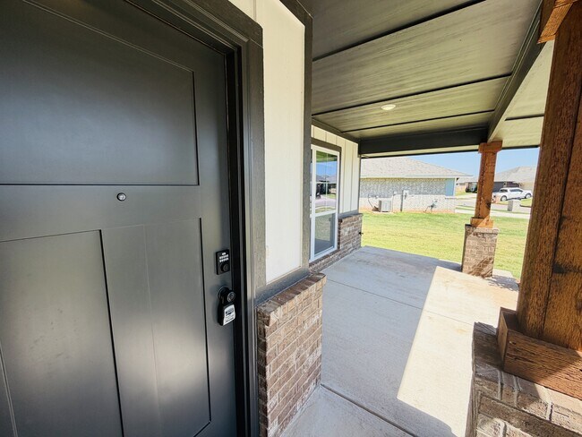 Building Photo - 18221 Austin Ct