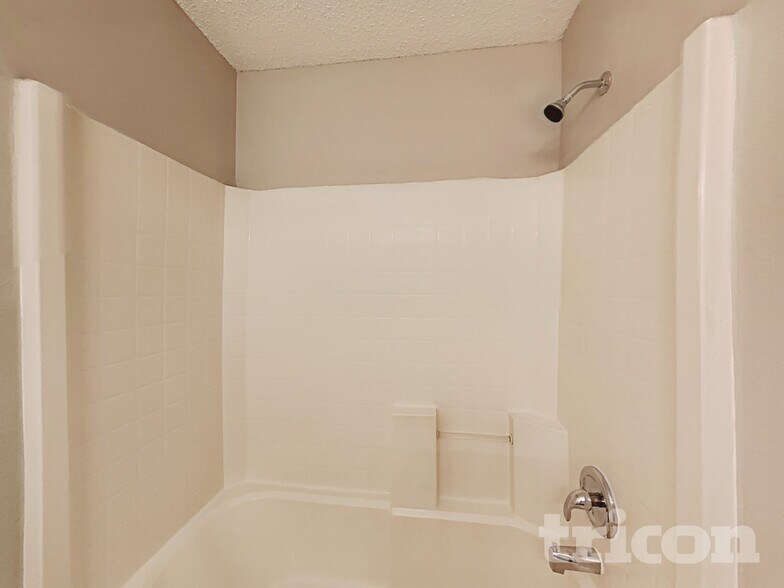 Building Photo - 7422 Amber Dr
