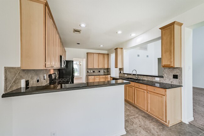 Building Photo - 315 Willow Pointe Dr