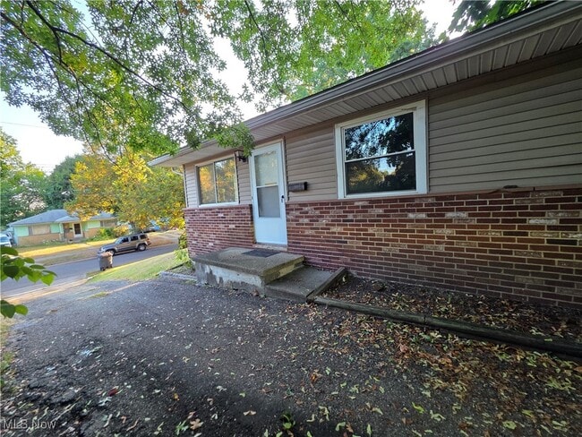 Building Photo - 1283 Ottawa Ave