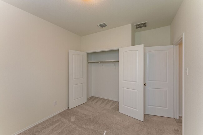 Building Photo - Elegantly Spacious 3-Bed, 2-Bath Home in Round Rock