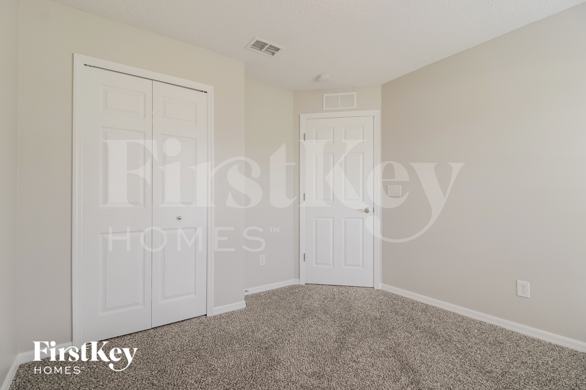 Building Photo - 211 Oak Branch Dr