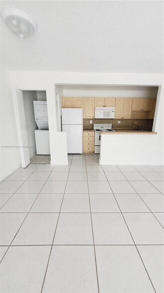 Building Photo - 4570 NW 79th Ave