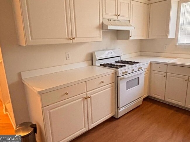 Building Photo - 474 Fraser St SE