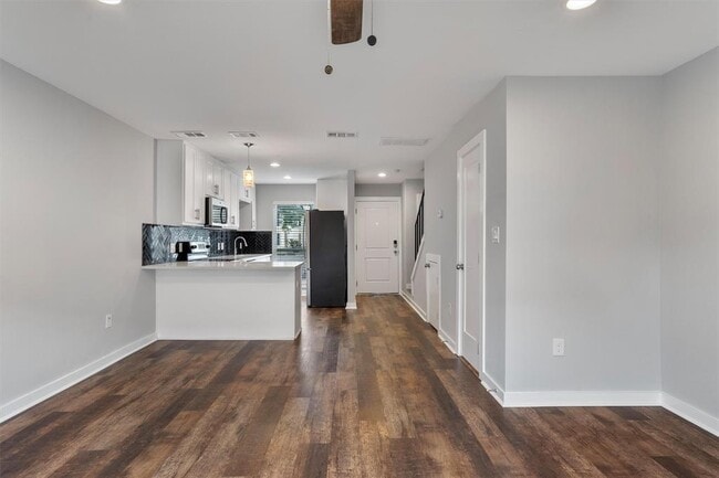 Building Photo - 3810 Southway Dr