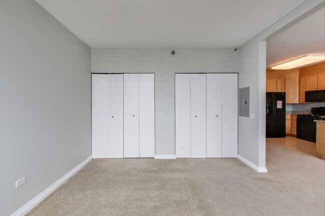 Building Photo - 33 W Ontario St