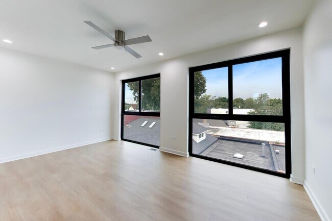 Building Photo - 6344 Hennings Ct