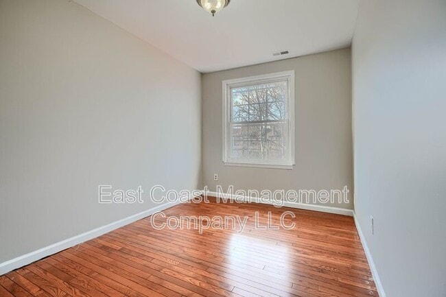 Building Photo - 28 Ebbing Ct