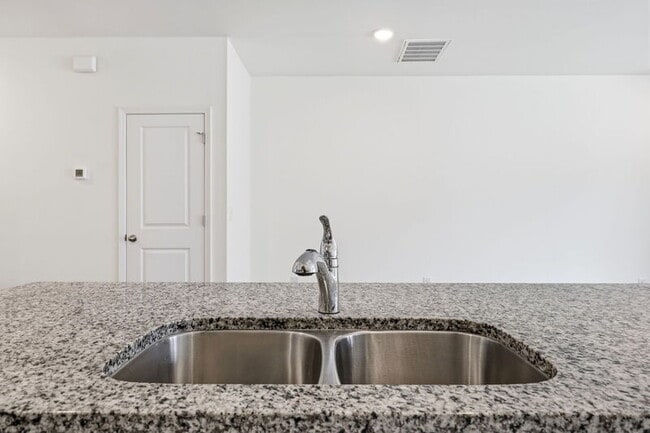 Building Photo - 307 Spaight Acrs Wy