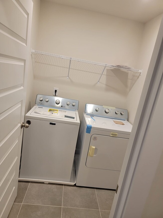 Building Photo - 123 Ted Dr