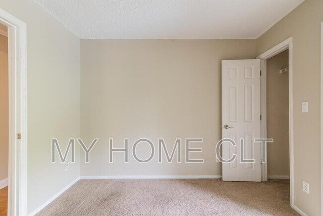 Building Photo - 2516 Cranbrook Ln