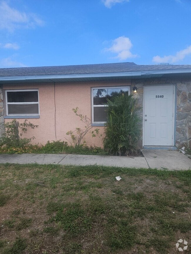 Building Photo - 3/2 DUPLEX