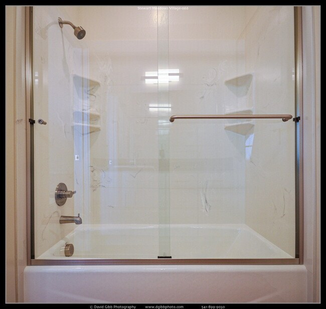 Building Photo - One bed, One bath Luxury Apartment at Stewart Meadows - Available June