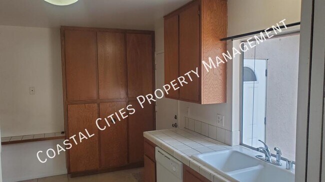 Building Photo - 1696 Carmel Cir E