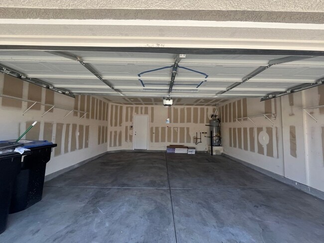Building Photo - Stylish single-story living with 3 bedrooms, 2 baths, plus a versatile den — 1,489 sq ft of comfo...