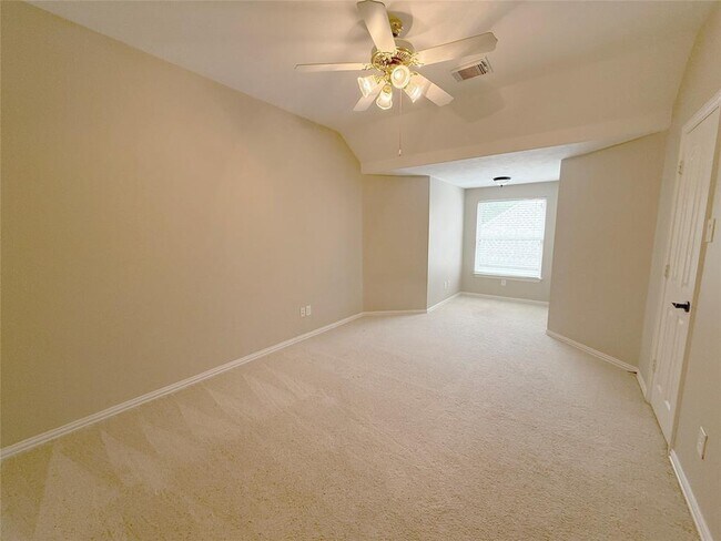 Building Photo - 110 W Lansdowne Cir