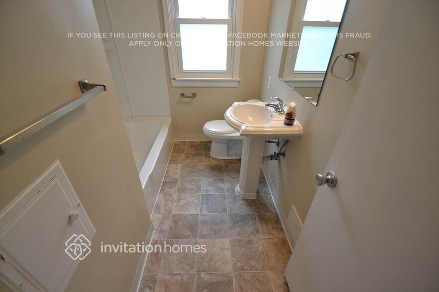 Building Photo - 4016 5th Ave S