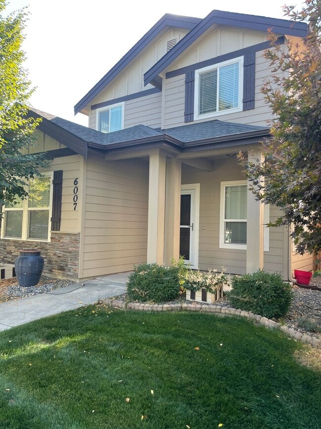 Building Photo - Low Maintenace Home, Partially Furnished
