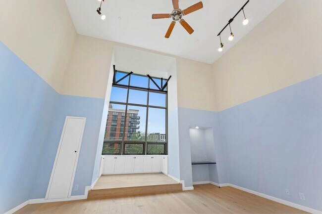 Building Photo - 689 Marin Blvd