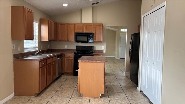 Building Photo - 252 Bramley Ct