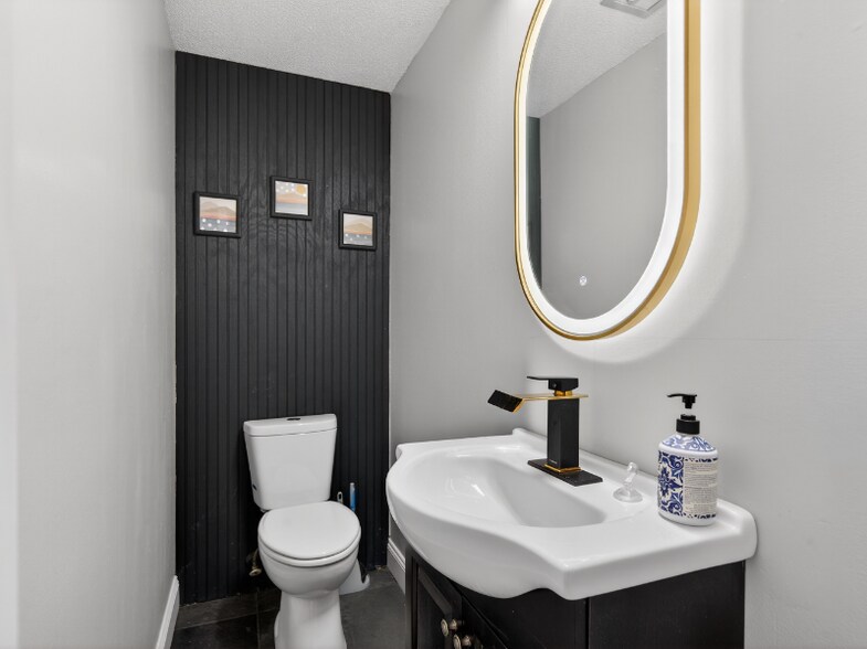 Building Photo - 1082h Mt Hope Ave