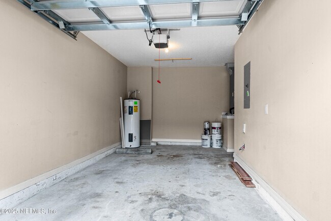 Building Photo - 11871 Lake Bend Cir