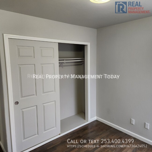 Building Photo - 8420 1/2 South Tacoma Way-2