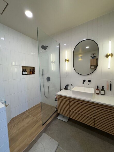 Building Photo - 2809 Casberg-Burroughs