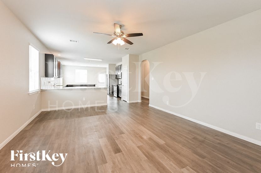 Building Photo - 24703 Lorenzo Glaze Trail