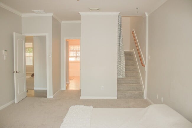 Building Photo - 29607 Legends Green Dr