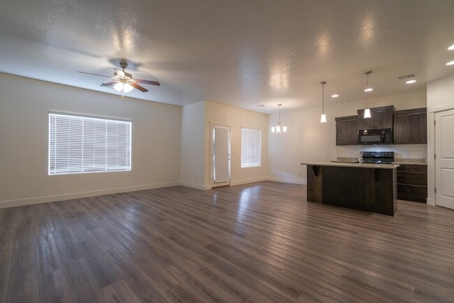 Building Photo - Small Dog Friendly Home With RV Parking