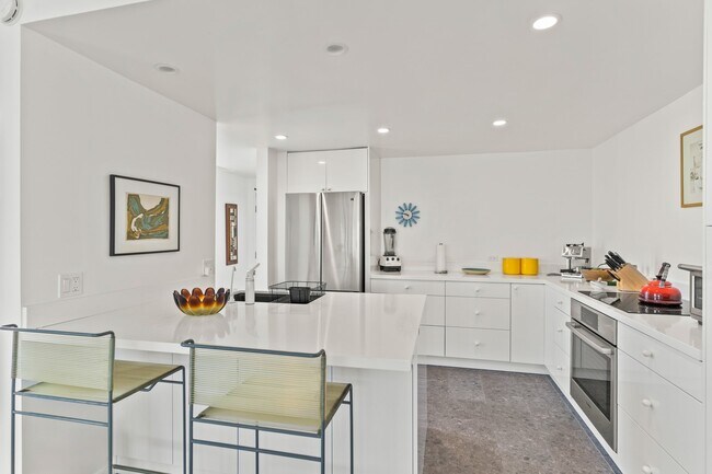 Building Photo - 1200 Harbor Dr N