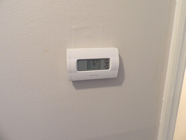 Building Photo - 902 Plaza Dr