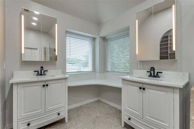 Building Photo - 7800 Glenoaks Dr