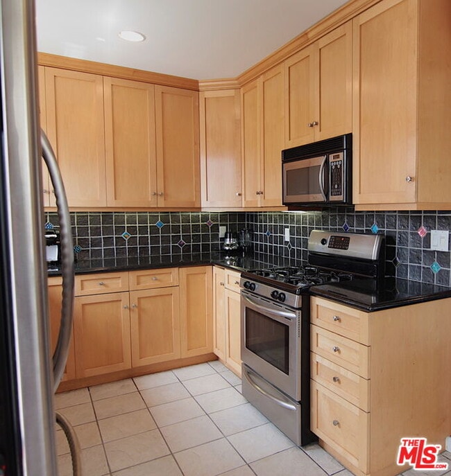 Building Photo - 8111 Westlawn Ave