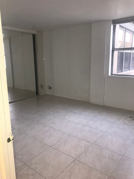 Bedroom - 6301 N Sheridan Rd