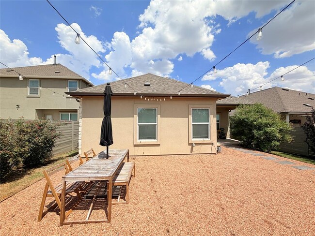Building Photo - 928 Legends Ln