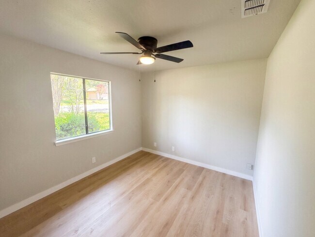 Building Photo - 8726 Timberbriar, San Antonio, TX 78250 | Home for Rent 78250