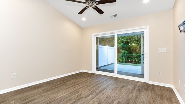 Building Photo - 132 Machrie Loop