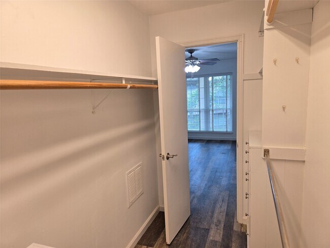Building Photo - 839 Wax Myrtle Ln