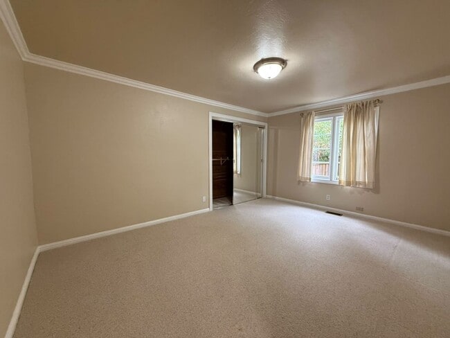 Building Photo - 1573 Edgewood Rd