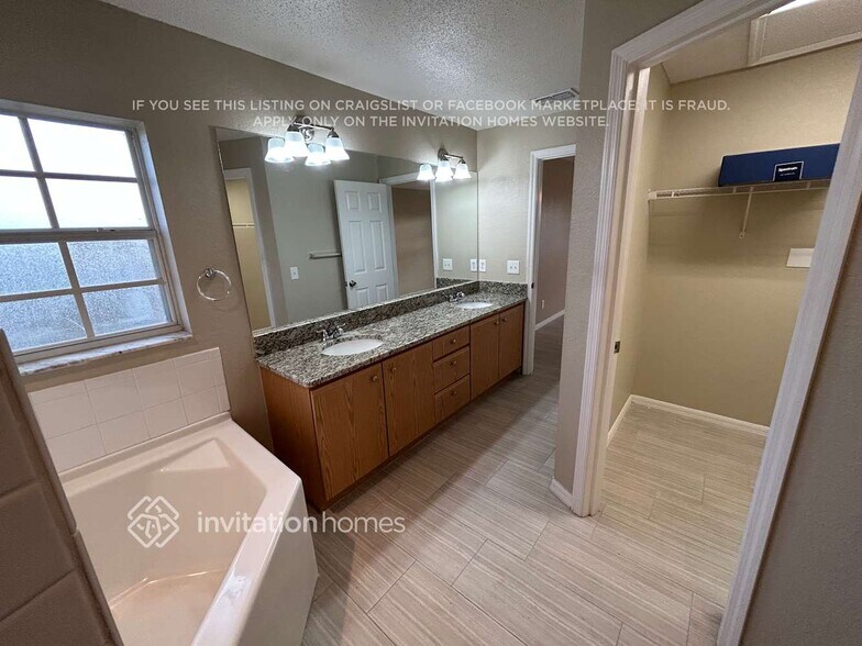 Building Photo - 3211 Grand Pines Dr