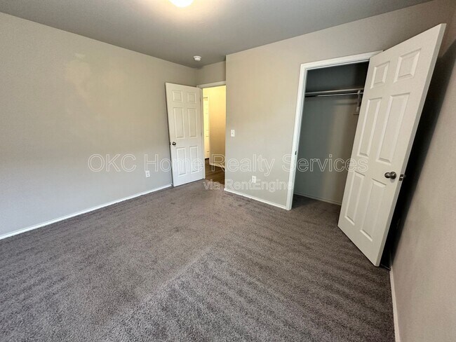 Building Photo - 9913 Rattlesnake Ln