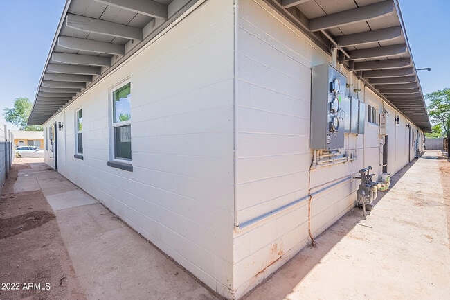 Building Photo - 37 E El Parque Dr