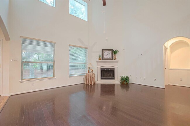 Building Photo - 1924 Honey Laurel Dr