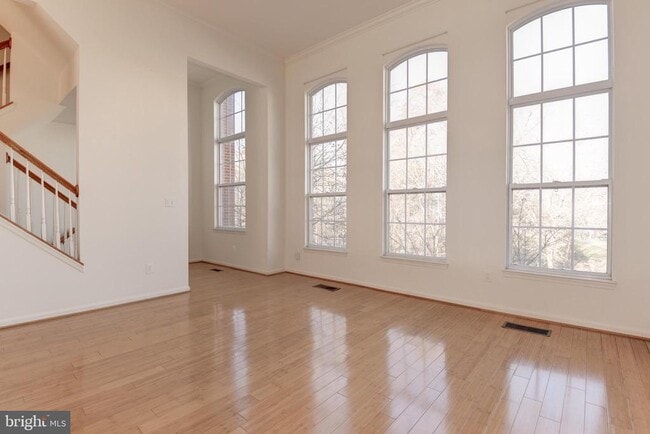 Building Photo - 1984 Crescent Park Dr