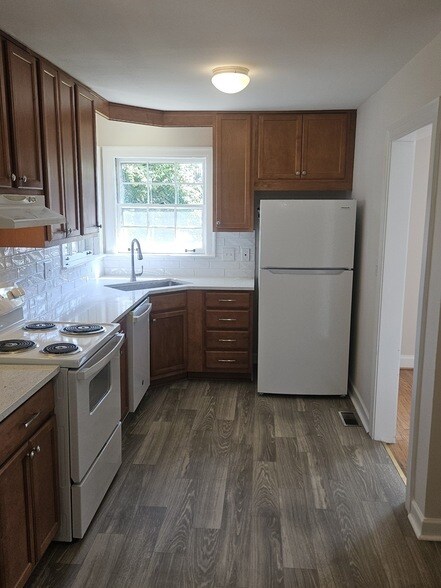 Building Photo - 2502 Woodlawn Dr